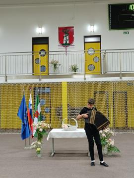 kvačkani grb Sanja, 15.4 (2)